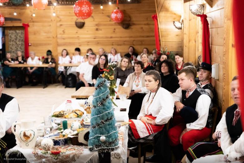 Tradycja, smak i kreatywność. Szósta edycja konkursu „Tradycyjny stół wigilijny” w Folwarku Nadawki