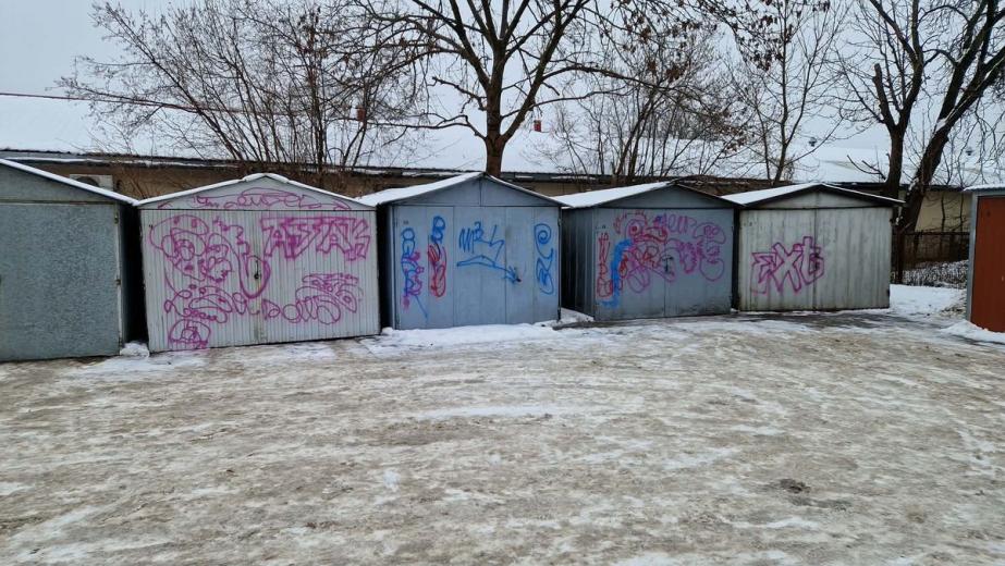 Wandalizm w centrum Siemiatycz. Spółdzielnia szuka sprawców