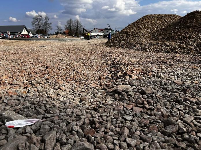 Przy łukowskiej świątyni powstanie 200 miejsc parkingowych /AUDIO/